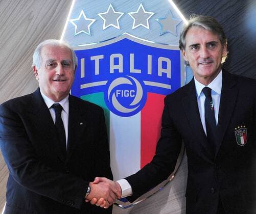 Themen der Woche - SPORT KW20 Bilder des Tages - SPORT May 15th 2018, Florence, Italy; Roberto Mancini is introduced as the new Italian Football team manager pictured with Roberto Fabbricini  ActionPlus12025483