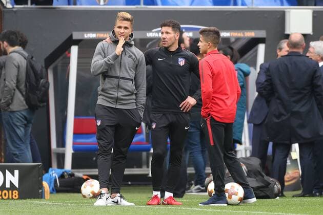 Atletico Madrid Training Atletico Madrid Manager Diego Simeone during the Atletico Madrid training session at Stade de Lyons, Lyons Content Not Available For UK Newspapers Copyright: xPaulxChestertonx FIL-11802-0031