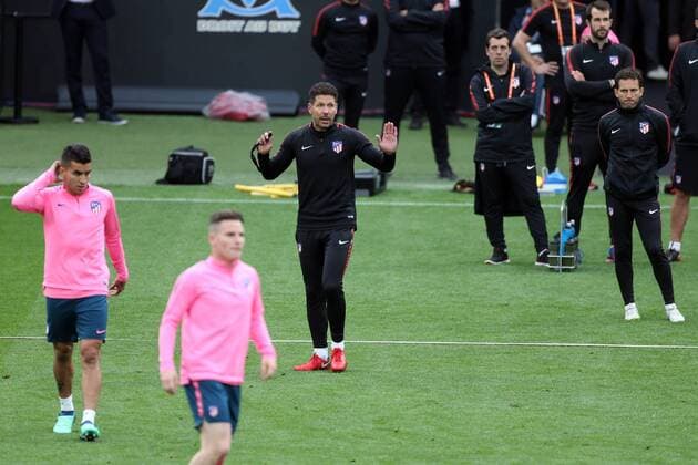 Atletico Madrid Training Atletico Madrid Manager Diego Simeone during the Atletico Madrid training session at Stade de Lyons, Lyons Content Not Available For UK Newspapers Copyright: xPaulxChestertonx FIL-11802-0014