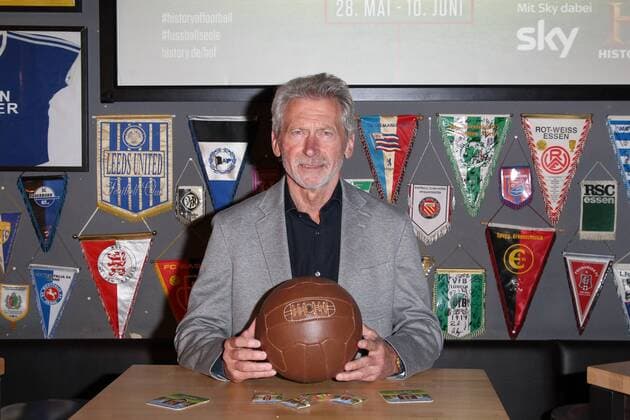 Paul Breitner History of Football Preview Screening Germany your footballing soul with Wigald Boning and Paul Breitner in the football pub Stadion in Muenchen am 15 05 2018