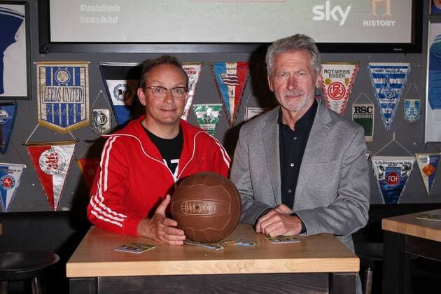 Wigald Boning and Paul Breitner History of Football Preview Screening Germany your footballing soul with Wigald Boning and Paul Breitner in the football pub Stadion in Muenchen on 15 05 2018