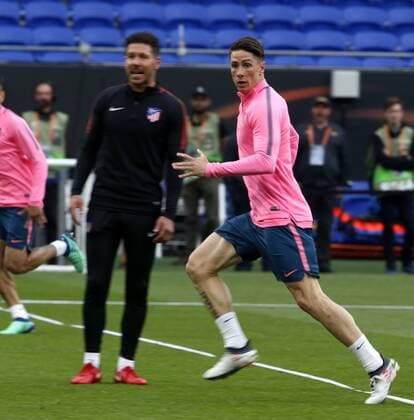Fußball, EL, Finale, Training Atletico Madrid Entrenamiento del Atlético antes de la final de la Europa League ante el Olympique de Marsella. En la imagen, Fernando Torres y Simeone. Atlético training session before the final of the Europa League against Olympique Marseille. In this picture, Fernando Torres and Simeone. 