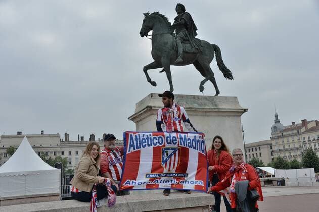 Fußball, EL, Finale, Atletico Madrid Fans in Lyon Supporters athletico de madrid dans les rues de Lyon FOOTBALL : Ambiance supporters marseillais dans les rues de Lyon avant la finale de l Europa Ligue - 16 05 2018 FredericChambert Panoramic 