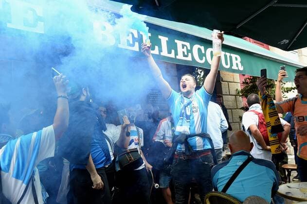 Fußball, EL, Finale, Marseille Fans in Lyon Supporters marseillais dans cafe de Lyon place Bellecour FOOTBALL : Ambiance supporters marseillais dans les rues de Lyon avant la finale de l Europa Ligue - 16 05 2018 FredericChambert Panoramic 