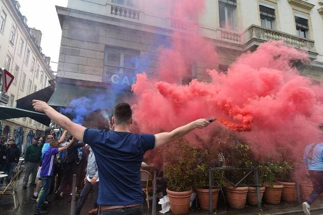 Fußball, EL, Finale, Marseille Fans in Lyon Supporters marseillais dans cafe de Lyon place Bellecour FOOTBALL : Ambiance supporters marseillais dans les rues de Lyon avant la finale de l Europa Ligue - 16 05 2018 FredericChambert Panoramic 