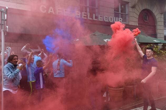 Fußball, EL, Finale, Marseille Fans in Lyon Supporters marseillais dans cafe de Lyon place Bellecour FOOTBALL : Ambiance supporters marseillais dans les rues de Lyon avant la finale de l Europa Ligue - 16 05 2018 FredericChambert Panoramic 