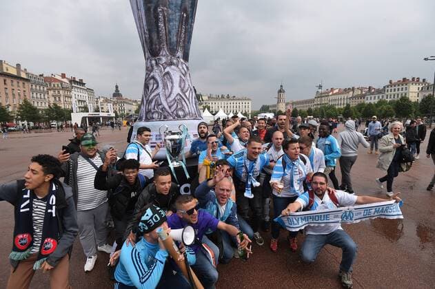 Fußball, EL, Finale, Marseille Fans in Lyon Supporters marseillais place Bellecour FOOTBALL : Ambiance supporters marseillais dans les rues de Lyon avant la finale de l Europa Ligue - 16 05 2018 FredericChambert Panoramic 
