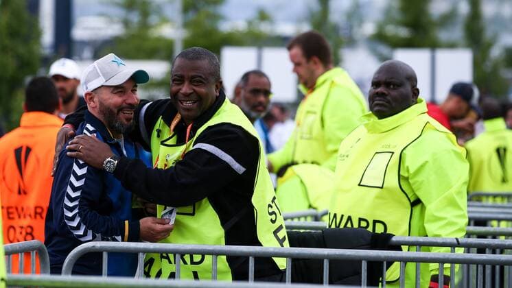 Fußball, EL, Finale, Sicherheitsvorkehrungen SOCCER - EL, Atletico vs Marseille LYON,FRANCE,16.MAY.18 - SOCCER - UEFA Europa League, final, Atletico Madrid vs Olympique Marseille. Image shows a fan and securitys. GEPAxpictures xDanielxGoetzhaber