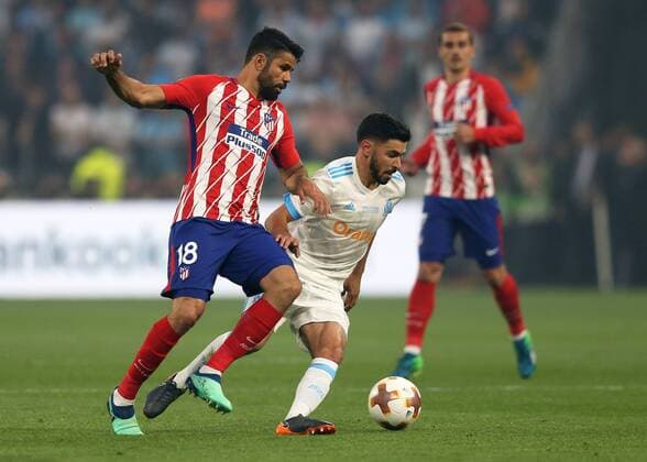 FuÃŸball, EL, Finale, Olympique Marseille - Atletico Madrid 16th May 2018, Stade de Lyon, Lyon, France; Europa League football final, Marseille versus Atletico Madrid; Diego Costa of Atletico Madrid puts pressure on Morgan Sanson of Marseille  ActionPlus12025945