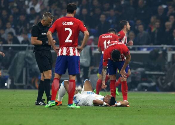 FuÃŸball, EL, Finale, Olympique Marseille - Atletico Madrid 16th May 2018, Stade de Lyon, Lyon, France; Europa League football final, Marseille versus Atletico Madrid; Dimitri Payet of Marseille lying injured on the pitch before being subbed off  ActionPlus12025956