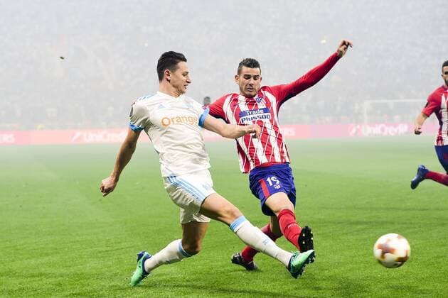 Fußball, EL, Finale, Olympique Marseille - Atletico Madrid THAUVIN Florian (OM) vs Lucas Hernandez (Atletico) FOOTBALL : Finale Europa League - Olympique de Marseille vs Atletico Madrid - Lyon - 16 05 2018 JBAutissier Panoramic 