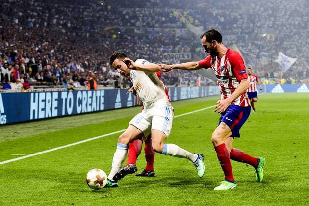 Fußball, EL, Finale, Olympique Marseille - Atletico Madrid THAUVIN Florian (OM) vs Lucas Hernandez (Atletico) Diego Godin (Atletico) FOOTBALL : Finale Europa League - Olympique de Marseille vs Atletico Madrid - Lyon - 16 05 2018 JBAutissier Panoramic 