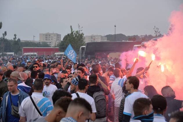 Fußball, EL, Finale, Ultras aus Marseille in Lyon Supporters marseillais aux abords du stade FOOTBALL : Ambiance supporters marseillais dans les rues de Lyon avant la finale de l Europa Ligue - 16 05 2018 FredericChambert Panoramic 