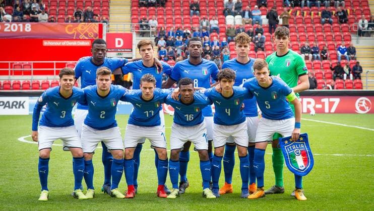 Italy U17 U 17 pre match team photo during the UEFA Under-17 Euro Championship semi-final match between Italy and Belgium at the New York Stadium, Rotherham, England on 17 May 2018. Copyright: xAndyxRowlandx PMI-2034-0001