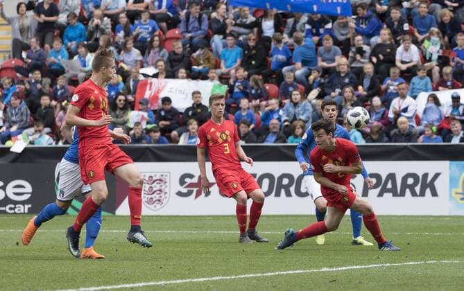 Giorgio Brogni (right) of Italy crosses the ball which lead to the opening goal during the UEFA European U17 U 17 Championship Semi Final match at the New York Stadium, Rotherham. Picture date 17th May 2018. Picture credit should read: James Wilson Sportimage EDITORIAL USE ONLY. No use with unauthorised audio, video, data, fixture lists, club league logos or live services. Online in-match use limited to 120 images, no video emulation. No use in betting, games or single club league player publications.