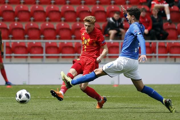 Italy v Belgium UEFA EURO EM Europameisterschaft Fussball U17 U 17 Championship Semi-Final Yorbe Vertessen (l) of Belgiums coring to make it 1-1 during the UEFA Euro U17 Championship Semi-Final match at the New York Stadium, Rotherham Content Not Available For UK Newspapers Copyright: xSimonxMoorex FIL-11810-0005