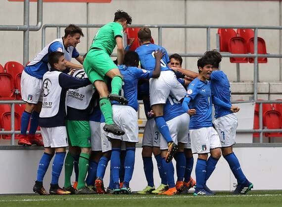 Italy v Belgium UEFA EURO EM Europameisterschaft Fussball U17 U 17 Championship Semi-Final Italy celebrate scoring to make it 2-1 during the UEFA Euro U17 Championship Semi-Final match at the New York Stadium, Rotherham Content Not Available For UK Newspapers Copyright: xSimonxMoorex FIL-11810-0011