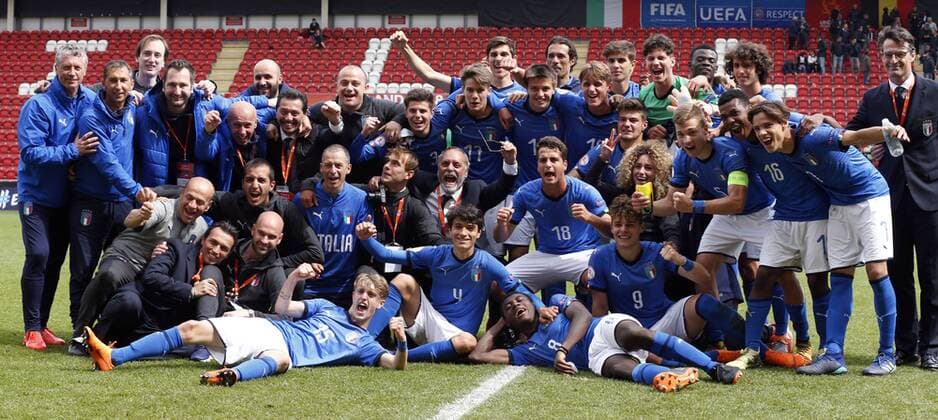Italy v Belgium UEFA EURO EM Europameisterschaft Fussball U17 U 17 Championship Semi-Final Italy celebrate after the UEFA Euro U17 Championship Semi-Final match at the New York Stadium, Rotherham Content Not Available For UK Newspapers Copyright: xSimonxMoorex FIL-11810-0012