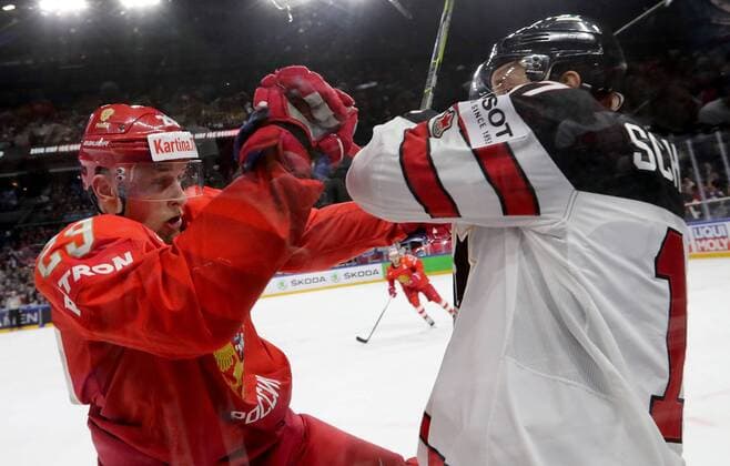 COPENHAGEN, DENMARK - MAY 17, 2018: Russia s Ilya Kablukov (L) and Canada s Jaden Schwartz fight during their 2018 IIHF Ice hockey Eishockey World Championship WM Weltmeisterschaft Quarterfinal match at Royal Arena. Alexander Demianchuk TASS  TS07FE1B