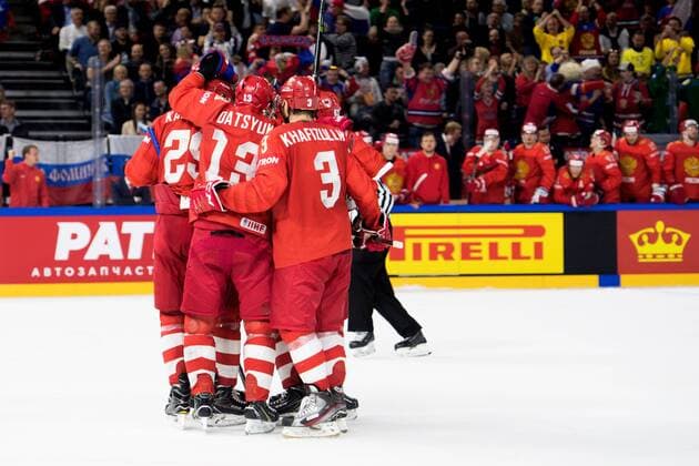 180517 Russias Alexander Barabanov commends team teammates after 2 2 during the quarterfinals of the ice hockey World Cup between Russia and Canada on May 17, 2018 in Copenhagen  Copyright: PETTERxARVIDSON BB180517PA025