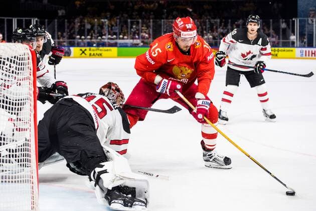 180517 Russias Artyom Anisimov worries against Canadas malady Darcy Kuemper during the quarterfinals of the ice hockey World Cup between Russia and Canada on May 17, 2018 in Copenhagen  Copyright: PETTERxARVIDSON BB180517PA034