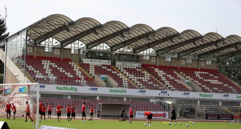 Training program in the EWR Arena in front of the main stand VfR Wormatia Worms Training session on 17 05 2018 xmdx VfR Wormatia Worms training session