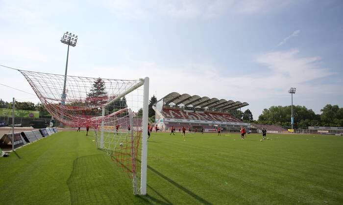 Training program in the EWR Arena in front of the main stand VfR Wormatia Worms Training session on 17 05 2018 xmdx VfR Wormatia Worms training session