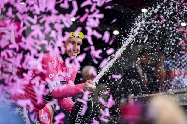 Themen der Woche - SPORT KW20 Bilder des Tages - SPORT Photo Marco Alpozzi - LaPresse May 17, 2018 Osimo-Imola (Italy) Cycling Giro d Italia 2018 - 101th edition - stage 12 OSIMO - IMOLA In the pic: YATES Simon Philip (GBR) (MITCHELTON - SCOTT) Foto Marco Alpozzi - LaPresse 17 05 2018 Osimo-Imola (Italia) Sport Ciclismo Giro d Italia 2018 - edizione 101- tappa 12 OSIMO - IMOLA Nella foto: YATES Simon Philip (GBR) (MITCHELTON - SCOTT) Photo Marco Alpozzi - LaPresse May 18, 17 Osimo-Imola (Italy) Sport Cycling Giro d Italia 2018 - 101th edition - stage 12 OSIMO - IMOLA In the pic: YATES Simon Philip (GBR) (MITCHELTON - SCOTT)  Copyright: xMarcoxAlpozzi LaPressex
