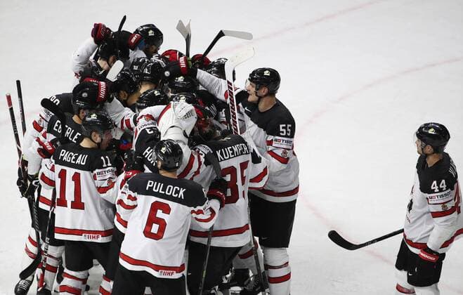 Ice hockey Eishockey - IIHF WC, RUS vs CAN COPENHAGEN,DENMARK,17.MAY.18 - ICE HOCKEY - IIHF World Championships, quarterfinal, Russia vs Canada. Image shows the rejoicing of team CAN. GEPAxpictures xAndreasxPranter