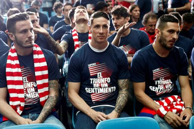Atletico Madrid s Fernando Torres (C) during a ceremony to celebrate the titles of both the masculine and feminine Atletico Madrid soccer teams at the Cibeles Palace in Madrid, Spain, 18 May 2018. Madrid s city hall celebrates Atletico Madrid s victories !ACHTUNG: NUR REDAKTIONELLE NUTZUNG!  Copyright: xMariscalx MDR04 20180518-636622684113868223