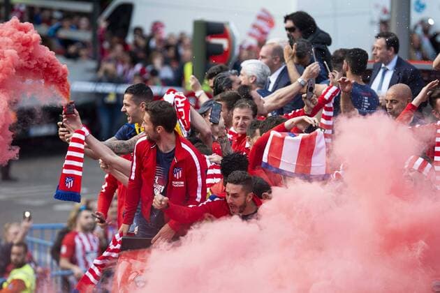 Atletico de Madrid celebrating Europa League Championship at Neptune Fountain in Madrid, Spain. May 18, 2018.  (20180519015)