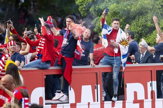 Atletico de Madrid Fernando Torres celebrating Europa League Championship at Neptune Fountain in Madrid, Spain. May 18, 2018.  (20180519009)