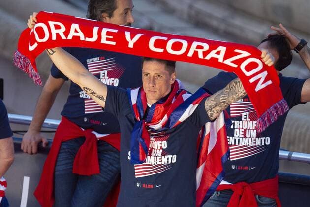 Atletico de Madrid Fernando Torres celebrating Europa League Championship at Neptune Fountain in Madrid, Spain. May 18, 2018.  (20180519049)