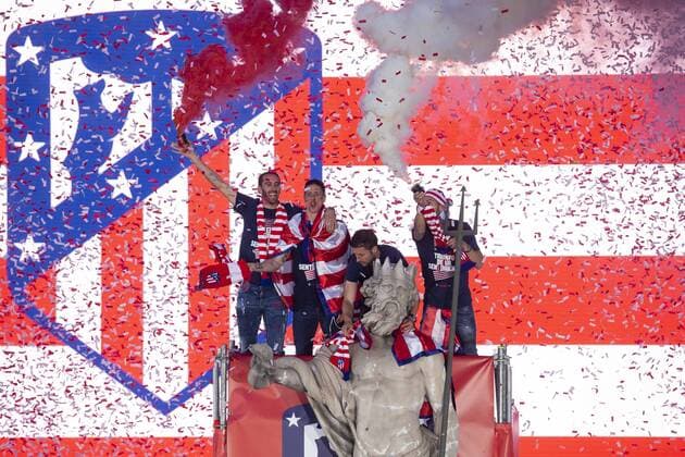 Atletico de Madrid Diego Godin, Fernando Torres, Gabi Fernandez and Koke Resurreccion celebrating Europa League Championship at Neptune Fountain in Madrid, Spain. May 18, 2018.  (20180519066)