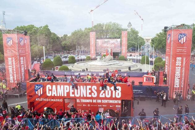 Atletico de Madrid celebrating Europa League Championship at Neptune Fountain in Madrid, Spain. May 18, 2018.  (20180519019)