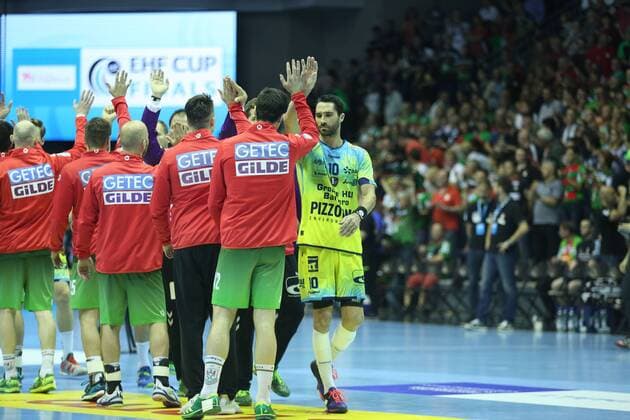 19 05 2018 xcsx Handball EHF Cup Final 4 SC Magdeburg Saint Raphael Var emporer l the teams from Magdeburg and Saint Raphael welcome Magdeburg