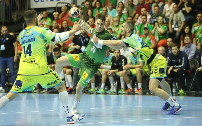 19 05 2018 xcsx Handball EHF Cup Final 4 SC Magdeburg Saint Raphael Var emporer Alexander Lynggaard Saint Raphael Michael Damgaard SC Magdeburg Artsem Karalek Saint Raphael Battle of the Ball Magdeburg