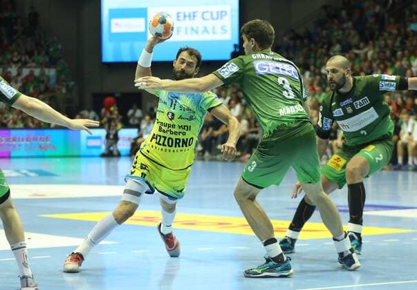 19 05 2018 xcsx Handball EHF Cup Final 4 SC Magdeburg Saint Raphael Var emporer Daniel Sarmiento Melian Saint Raphael Piotr Chrapkowski SC Magdeburg Battle of the Ball Magdeburg