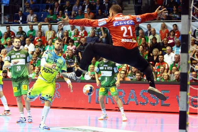 Saint Raphaël Var vs SC Magdeburg Alexander Lynggaard Saint Raphael 14 throws Goal scorer scores goal scores the goal against Dario Quenstedt Magdeburg 21 Saint Raphaël Var vs SC Magdeburg Handball Ottostadt Magdeburg EHF Cup Finals 2018 Season 2017 2018 19 05 2018 Magdeburg Copyright: xTaeger xEibner-Pressefotox EP_tae