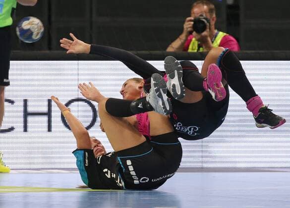 19 05 2018 Germany Stuttgart Handball OLYMP Final4 Season 2017 2018 Semifinals SG BBM Bietigheim vs TuS Metzingen v Luisa Schulze BBM Julia Behnke TuS