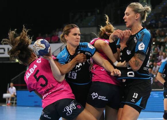 19 05 2018 Germany Stuttgart Handball OLYMP Final4 Season 2017 2018 Semifinals SG BBM Bietigheim vs TuS Metzingen v Delaila Amega TuS Anna Loerper BBM Marija Obradovic TuS Luisa Schulze BBM