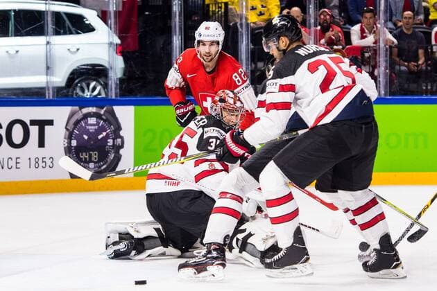 180519 Switzerland Simon Moser worries against Canadas malady Darcy Kuemper during the semi-finals of the ice hockey World Cup between Canada and Switzerland on May 19, 2018 in Copenhagen  Copyright: PETTERxARVIDSON BB180519PA130