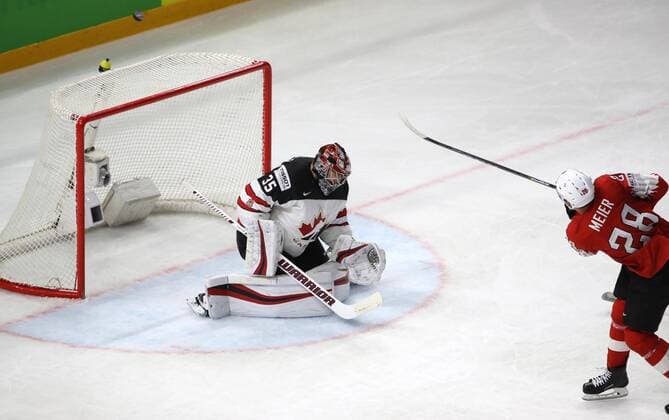 Ice hockey Eishockey - IIHF WC, CAN vs SUI COPENHAGEN,DENMARK,19.MAY.18 - ICE HOCKEY - IIHF World Championships, semifinal, Canada vs Switzerland. Image shows Darcy Kuemper (CAN) and Timo Meier (SUI). GEPAxpictures xAndreasxPranter