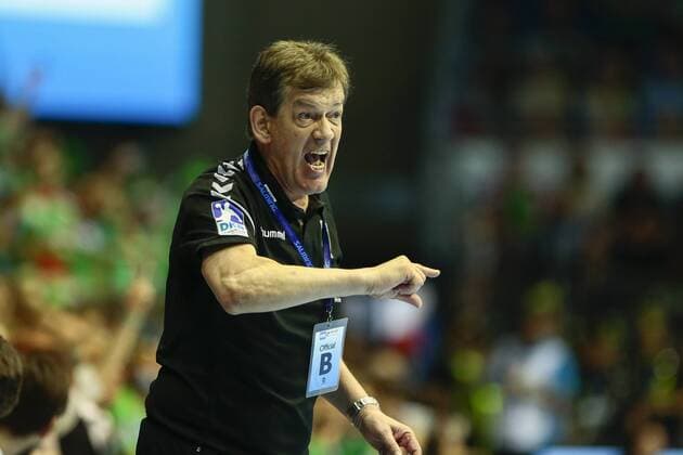 Fresh On Göppingen vs Füchse Berlin Velimir Petkovic Berlin coach gives instructions gesticulates with the arms Gesticulate gives instructions Fresh On Göppingen vs. Füchse Berlin Ottostadt Magdeburg EHF Cup Finals 2018 Season 2017 2018 19 05 2018 Magdeburg Copyright: xEibner-Pressefotox EP_taeger