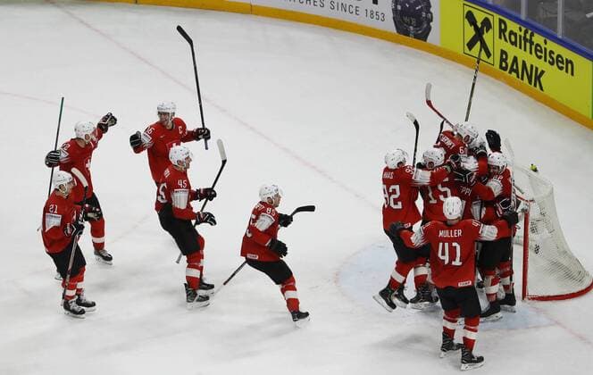 Ice hockey Eishockey - IIHF WC, CAN vs SUI COPENHAGEN,DENMARK,19.MAY.18 - ICE HOCKEY - IIHF World Championships, semifinal, Canada vs Switzerland. Image shows the rejoicing of team SUI. GEPAxpictures xAndreasxPranter