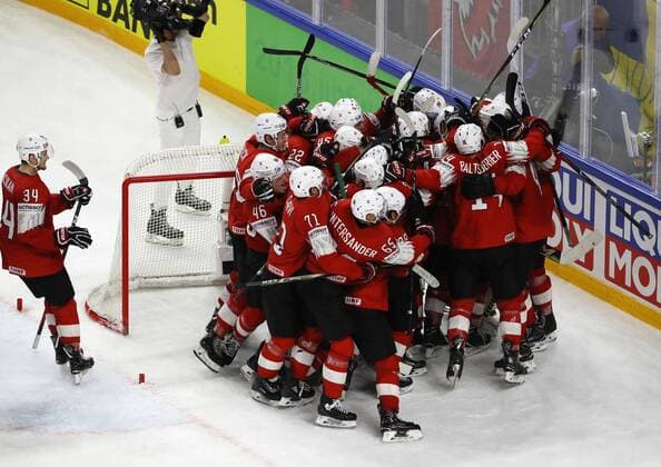 Ice hockey Eishockey - IIHF WC, CAN vs SUI COPENHAGEN,DENMARK,19.MAY.18 - ICE HOCKEY - IIHF World Championships, semifinal, Canada vs Switzerland. Image shows the rejoicing of team SUI. GEPAxpictures xAndreasxPranter
