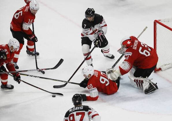 Ice hockey Eishockey - IIHF WC, CAN vs SUI COPENHAGEN,DENMARK,19.MAY.18 - ICE HOCKEY - IIHF World Championships, semifinal, Canada vs Switzerland. Image shows Joel Vermin, Raphael Diaz (SUI), Connor Mcdavid (CAN), Josi Roman (SUI), Jordan Eberle (CAN) and Leonardo Genoni (SUI). GEPAxpictures xAndreasxPranter