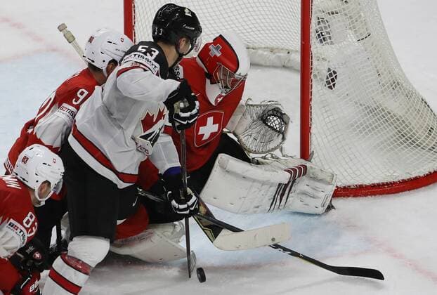 Ice hockey Eishockey - IIHF WC, CAN vs SUI COPENHAGEN,DENMARK,19.MAY.18 - ICE HOCKEY - IIHF World Championships, semifinal, Canada vs Switzerland. Image shows Joel Vermin, Josi Roman (SUI), Bo Horvat (CAN) and Leonardo Genoni (SUI). GEPAxpictures xAndreasxPranter