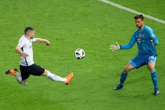 FC Bayern Munich vs SG Eintracht Frankfurt DFB Cup Final 19 05 2018 Ante Rebic Eintracht Frankfurt 4 with goal for 2 1 against goalkeeper Sven Ulreich FC Bayern Munich 26 at the DFB Cup Final between FC Bayern Munich and SG Eintracht Frankfurt at 19 05 2018 Berlin BER Germany Olympic Stadium