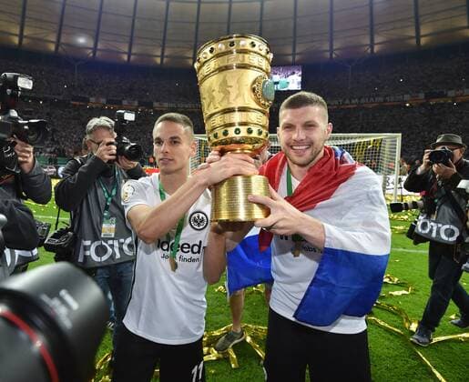 19 05 2018 Soccer GER DFB Pokal Final Season 2017 2018 FC Bayern Muenchen Eintracht Frankfurt 1 3 Ante Rebic Eintracht Frankfurt re and Mijat Gacinovic Eintracht Frankfurt with the cup Team2